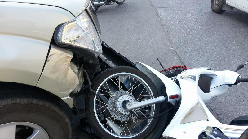 Gəncə: motosikletlə minik avtomobili toqquşub