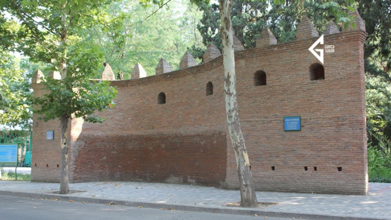 Azərbaycan üzərində hökmran olan Gəncə qalası Azərbaycan üzərində hökmran olan Gəncə qalası