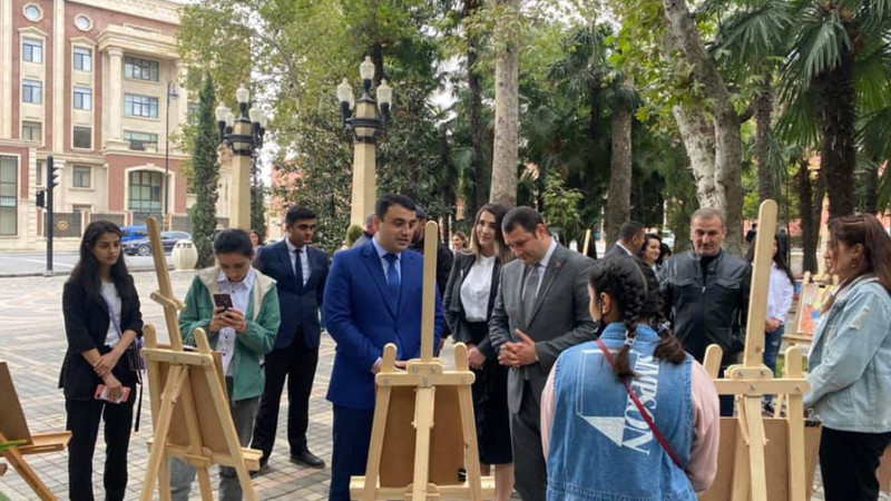 Gəncədə rəsm müsabiqəsi keçirilib: qaliblərə diplom, iştirakçılara isə sertifikatlar verilib