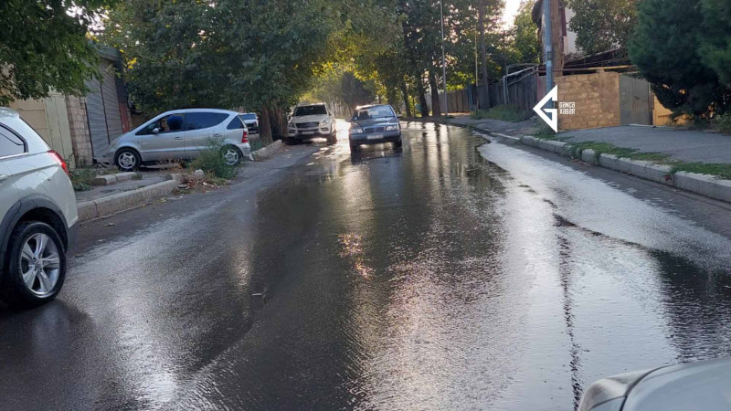 Gəncənin bir küçəsində qısa vaxt ərzində yenə kommunal qəza baş verib