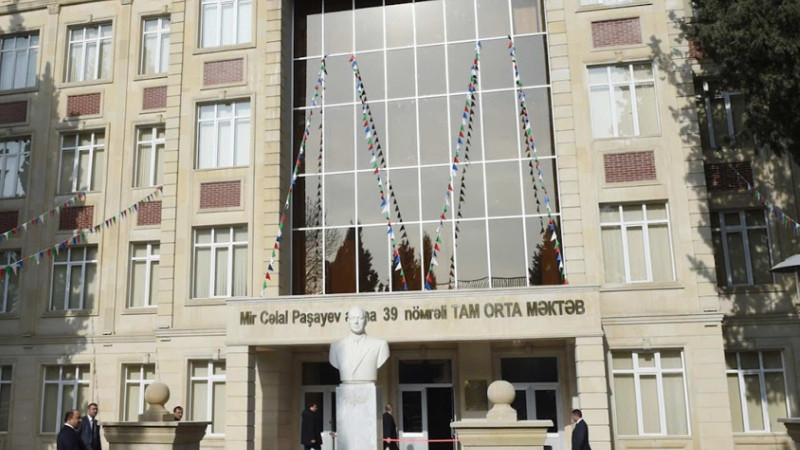 Gəncədə bir sinfin bütün şagirdləri tələbə adını qazanıb