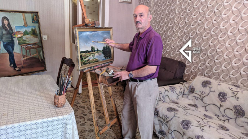 Gəncədə 32 ildir ki, rəssamlıq sənətini tədris edən şəxs yaşayır