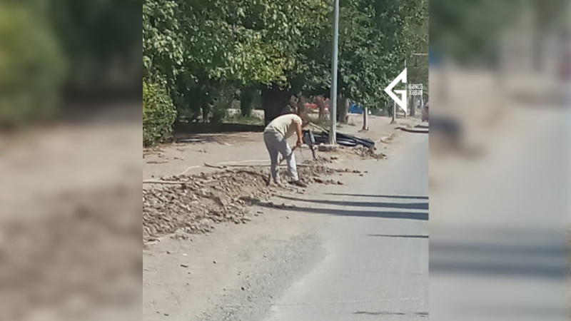 Gəncədə 4-cü mikrorayonda elektrik xətləri yenilənir