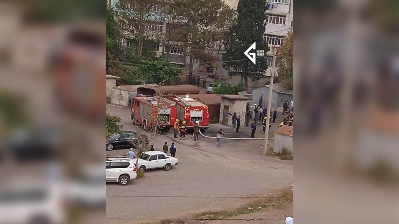 Yeni Gəncə qəsəbəsində avtomobil qarajı alışıb