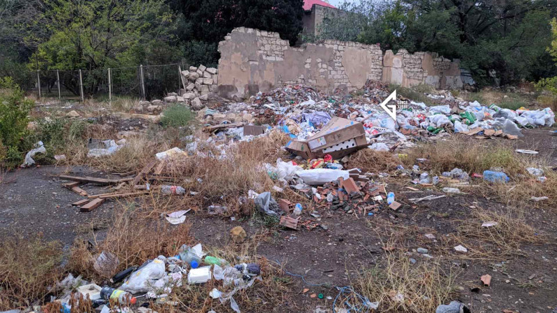 Gəncənin fəaliyyətdə olan 47 saylı bağçanın ətrafı zibilliklə doludur