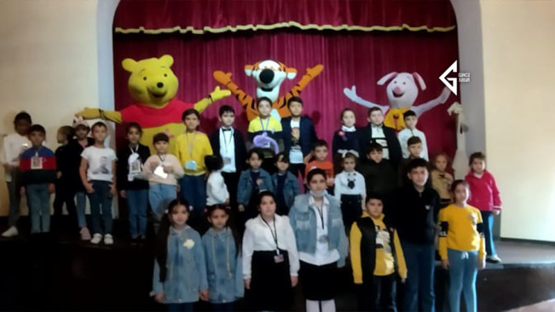 Gəncədə şəhid və qazi övladlarına tamaşa göstərilib