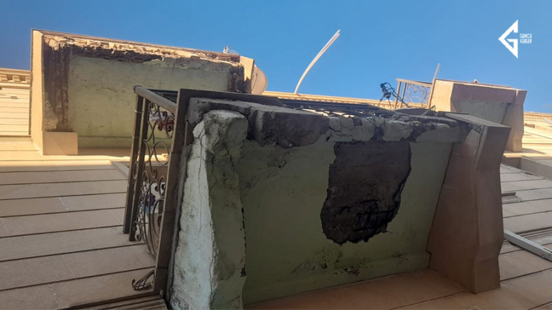 Gəncədə binaların üzlüyü tökülərək piyadalara təhlükə yaradır