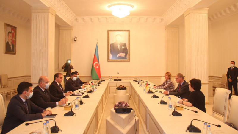 Almaniya səfiri Gəncədə erməni terroruna məruz qalmış əraziləri ziyarət edib