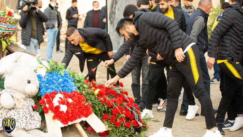 Kəpəz klubunun kollektivi şəhidlərin xatirəsini yad ediblər