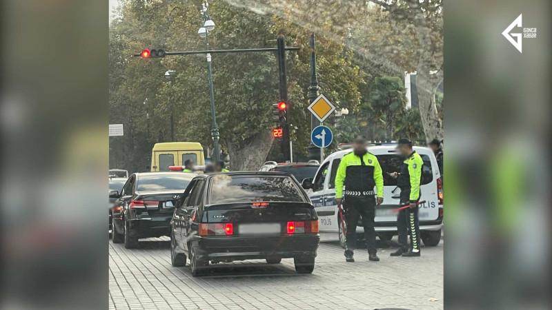 Gəncədə polis əməkdaşları reyd keçirirlər