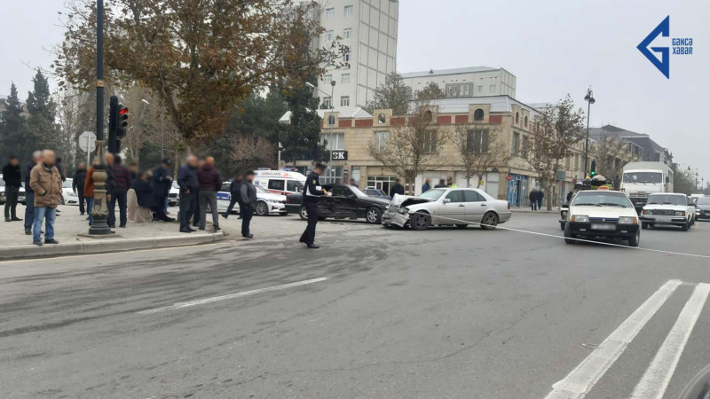 Gəncə: səhər saatlarında minik avtomobilləri toqquşub