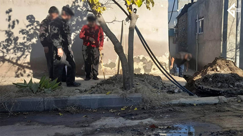 Gəncənin Ozan küçəsində su borusu təmir olunur