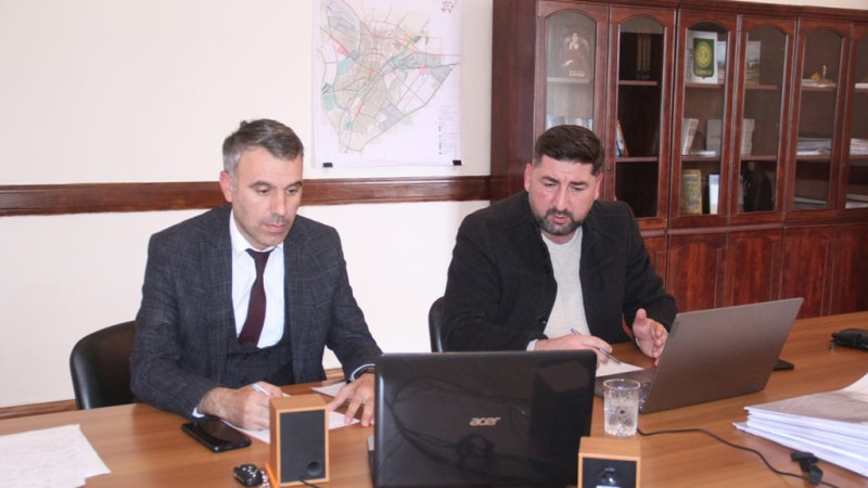 Dövlət Şəhərsalma və Arxitektura Komitəsinin nümayəndələri evləri zərər görmüş sakinlərlə görüşüb