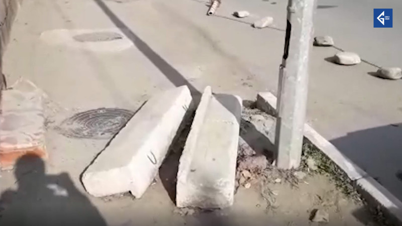 Gəncədə illərdir piyadaların hərəkətinə maneə törədən bordürlər
