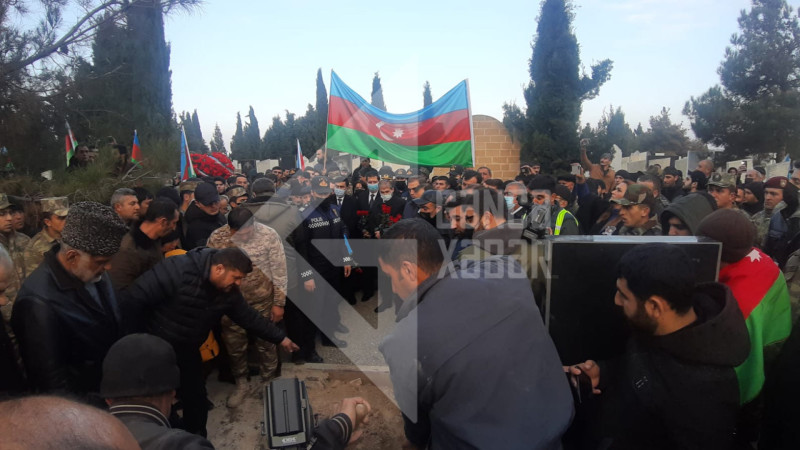 Gəncəli şəhid torpağa tapşırılıb: onun vətənə əmanət Zeynəb adlı bir yaşlı övladı qalıb