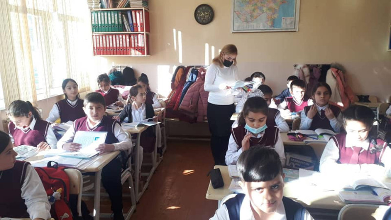 Gəncədə məktəblilərin gündəlikləri yoxlanılıb