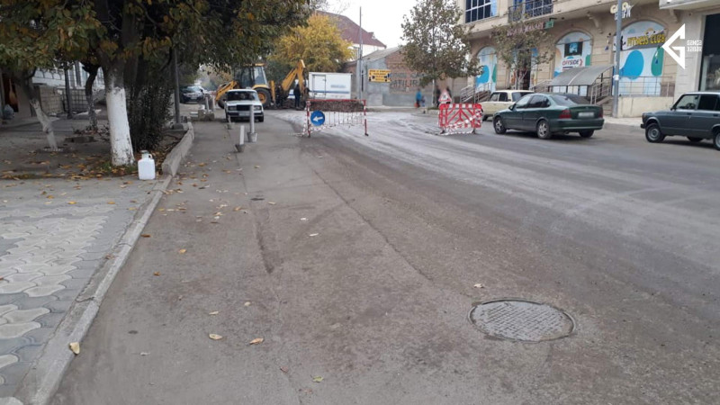 Gəncədə kommunal qəza: yolda maşınların hərəkəti məhdudlaşdırılıb