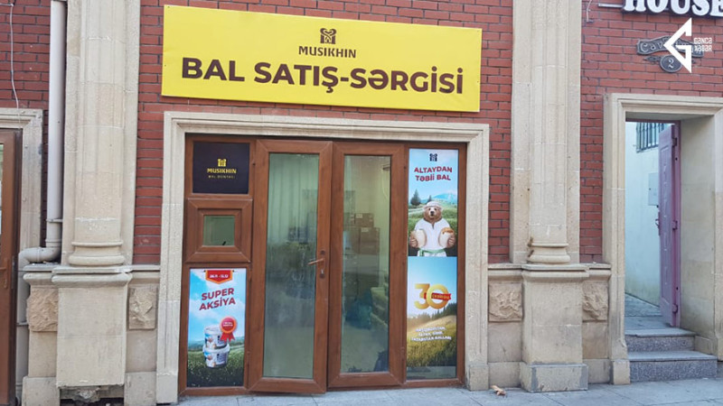 Gəncədə bal sərgilənir: bir kiloqram alana biridə hədiyyə olunur