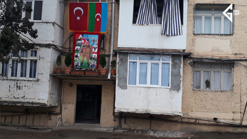 Gəncədə şəhid adını daşıyan küçə: asfalt örtüyü əvəzinə çınqıl daşları tökülüb