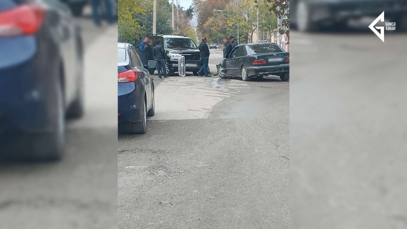 Gəncə: yolun kənarında yandırılan xəzəl qəzaya səbəb olub