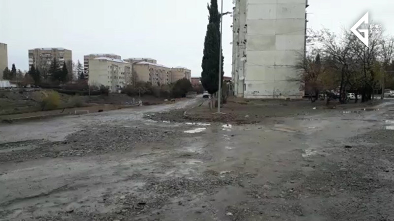 Yeni Gəncə qəsəbəsinin baxımsız küçə və yolları