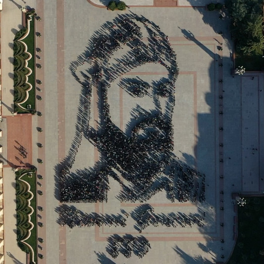 Gəncədə 8800 nəfərlə Nizami Gəncəvinin rəsmi təsvir olunub