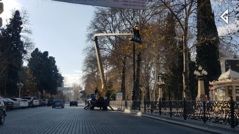 Gəncədə işıqlandırma sistemlərinin təmiri geniş vüsət alıb