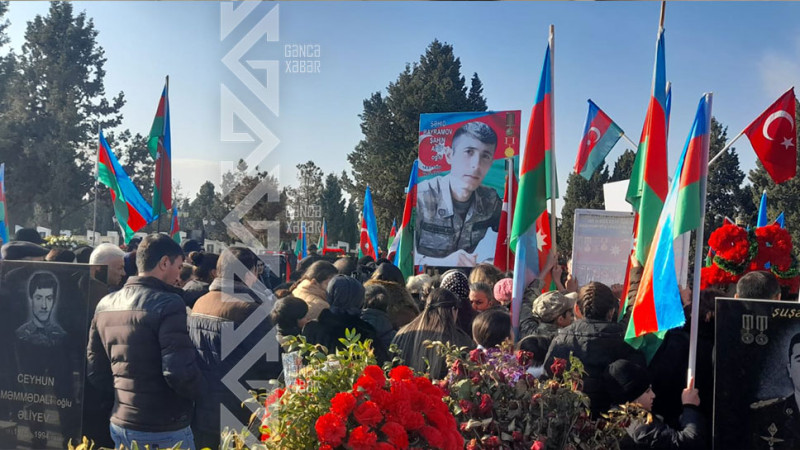 Gəncədə eyni gündə dəfn olunan üç şəhidin xatirələri anılıb