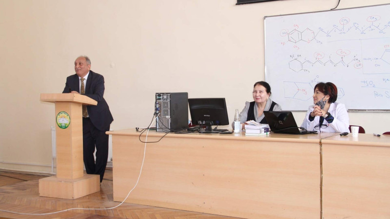 Gəncədə Bakıdan gələn professor seminar keçib