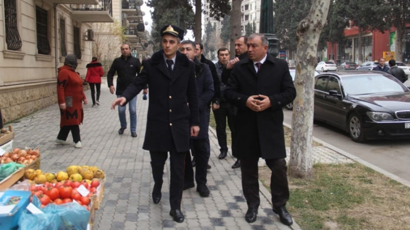 Gəncədə qanunsuz küçə ticarətinin qarşısını almaq üçün addımlar atılıb