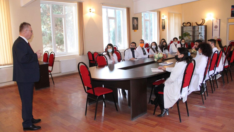 Rusiyalı müəllim Gəncədə seminar keçib