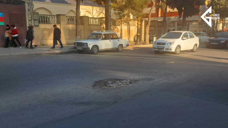 Gəncə: çöküntü səbəbindən sürücülərin hərəkəti çətinləşir