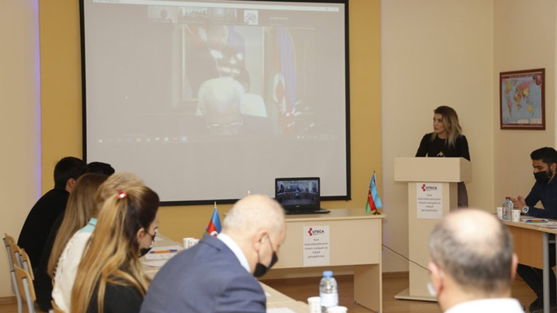 Gəncədə yerləşən universitetin tələbələri seminarda iştirak ediblər