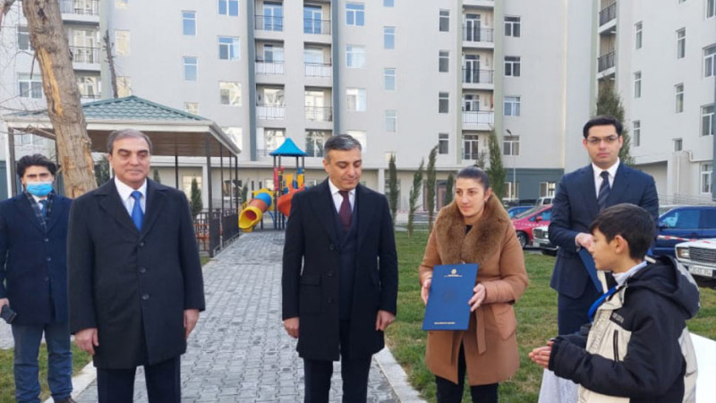 Gəncədə şəhid ailələrinə mənzillər verilib