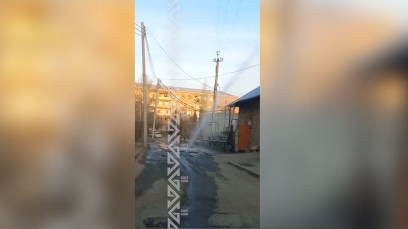 Gəncədə son 5 gün ərzində daha bir qəzalı boru süni fontan yaradıb