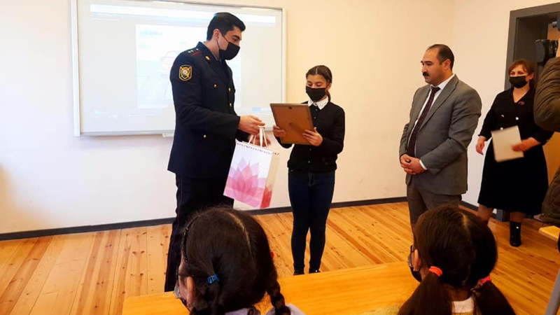 Gəncəli qız Baş Dövlət Yol Polis idarəsinin müsabiqəsində qalib olub
