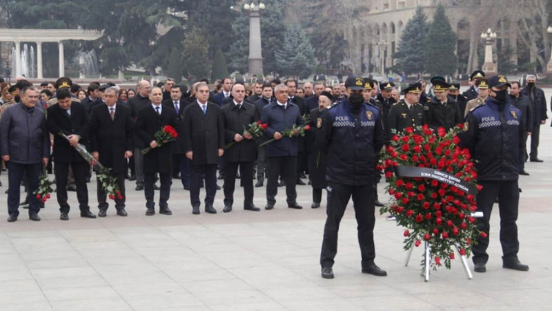 Gəncədə qurum rəhbərləri Ümummilli Liderin xatirəsini anıblar
