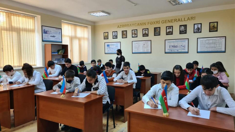 Gəncədə məktəblərin birində sorğu keçirilib
