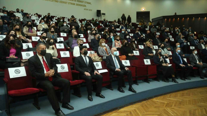 Gəncədə İlham Əliyev: davamlı inkişaf modelinin müəllifi adlı konfrans baş tutub