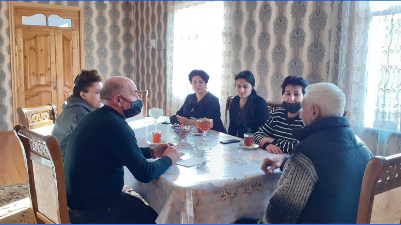 Gəncə: şəhid ailəsinə bayram sovqatı təqdim olunub