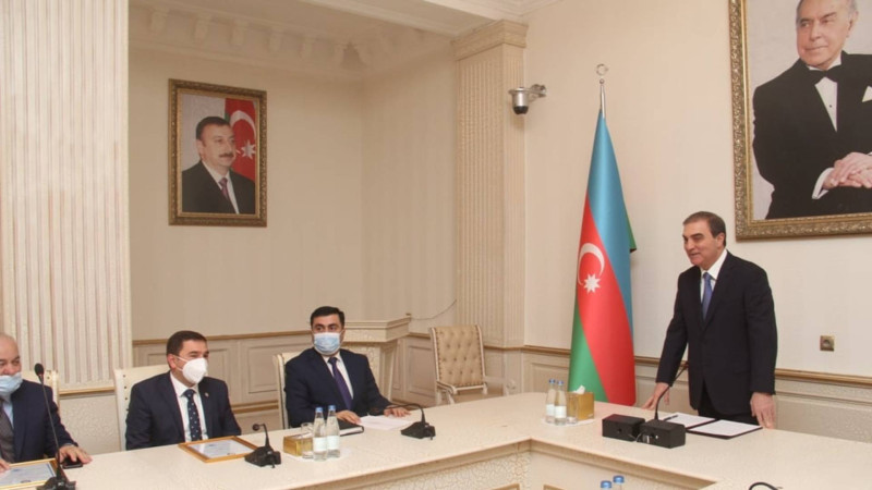 Gəncədə İcra başçısı daha bir qrup şəxsi təltif edib