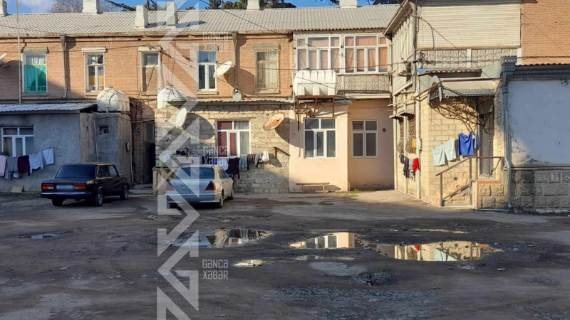 Gəncədə kanalizasiya problemi: Evdə iydən oturmaq olmur