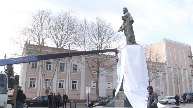 Gəncədə ötən əsrin ortalarında ucaldılan heykəl restavrasiya edilib