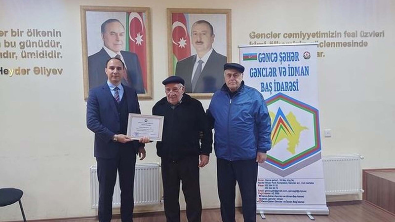 Gəncədə veteran boksçu təltif olunub