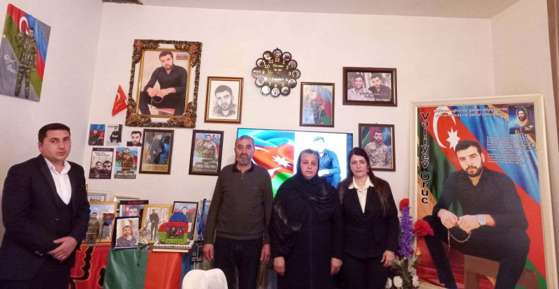 Sumqayıt mədəniyyət işçiləri Gəncədə şəhid ailəsinə baş çəkiblər