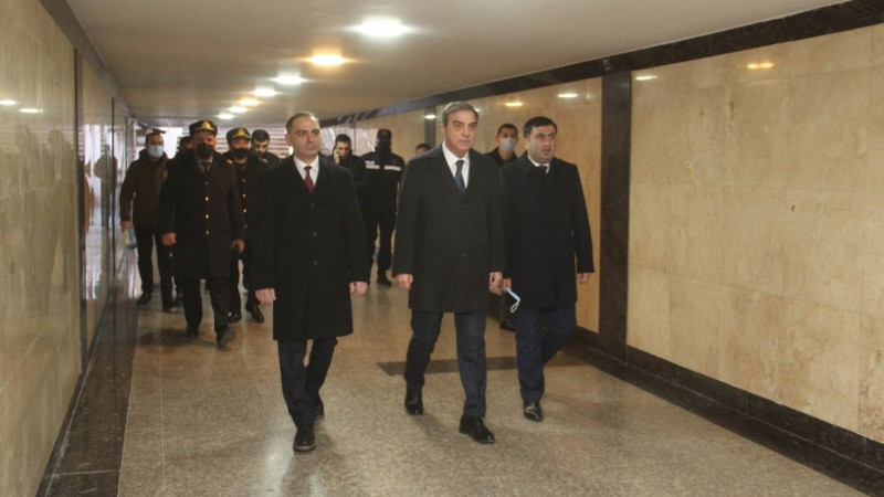 Gəncə şəhər rəhbəri küçə alverinə qarşı təşkil olunan reyddə iştirak edib