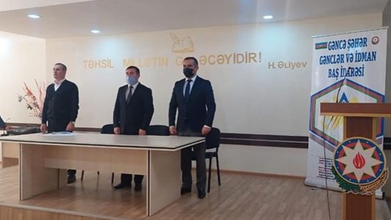 Gəncə: məktəblilər Əməkdar Məşqçi Asif Həsənovla görüşüblər