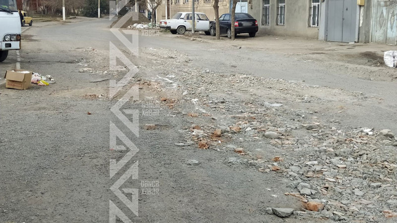 Gəncə: bu küçədə asfalt örtüyü yararsız hala düşüb