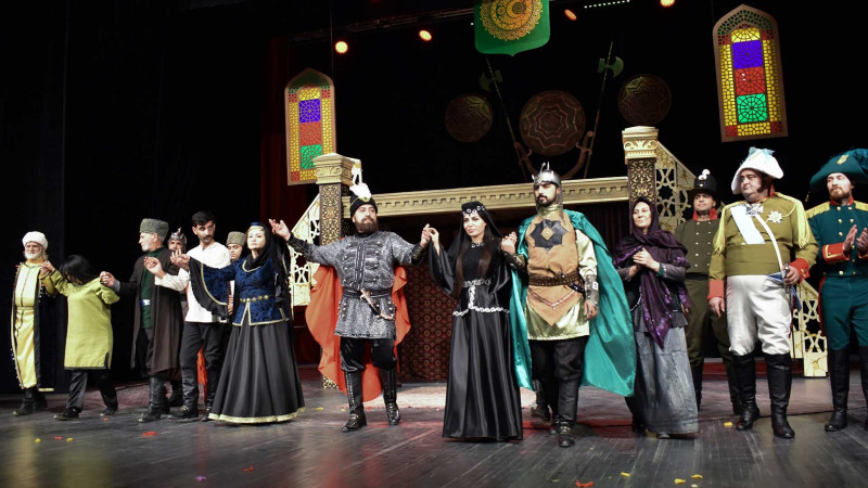 ADAU kollektivi Gəncə Dövlət Dram Teatrında olub