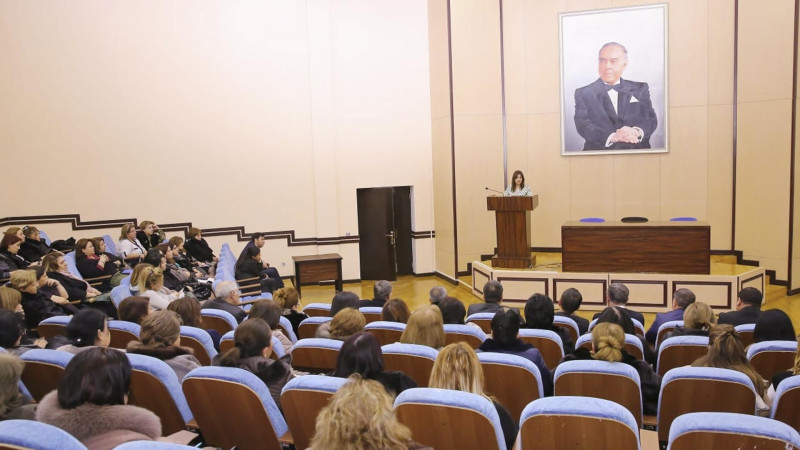 Şəhər məktəblərinin direktorları bir araya gəliblər